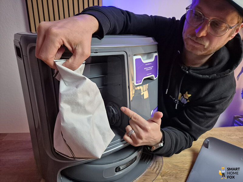 Der Staubbeutel des Narwal Freo Z10 Ultra mit 2,5 Litern Volumen.